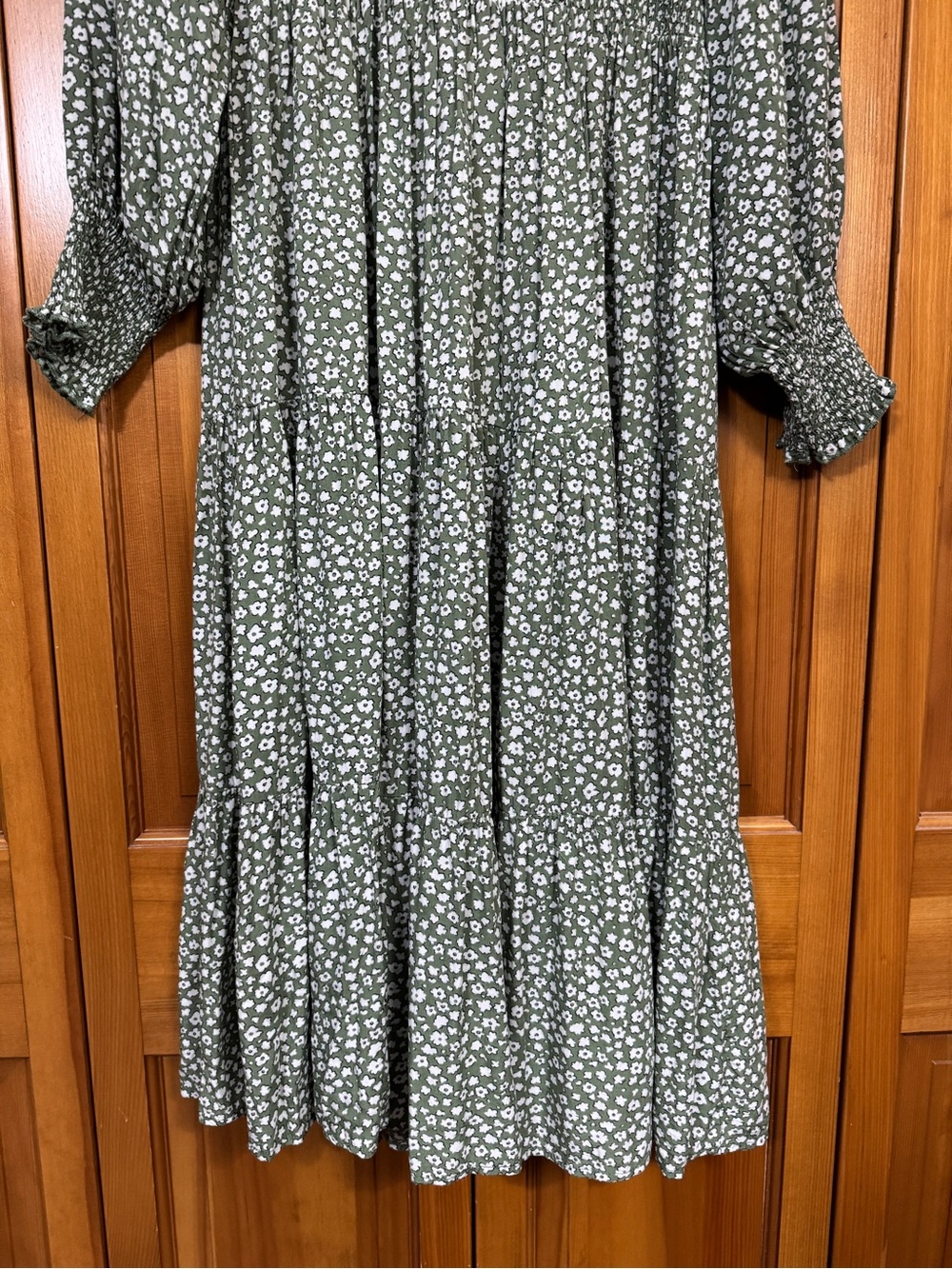 Shop Neighbor Green Ditsy Floral Smocked Midi Dress Long Sleeve Sz L - Picture 6 of 9